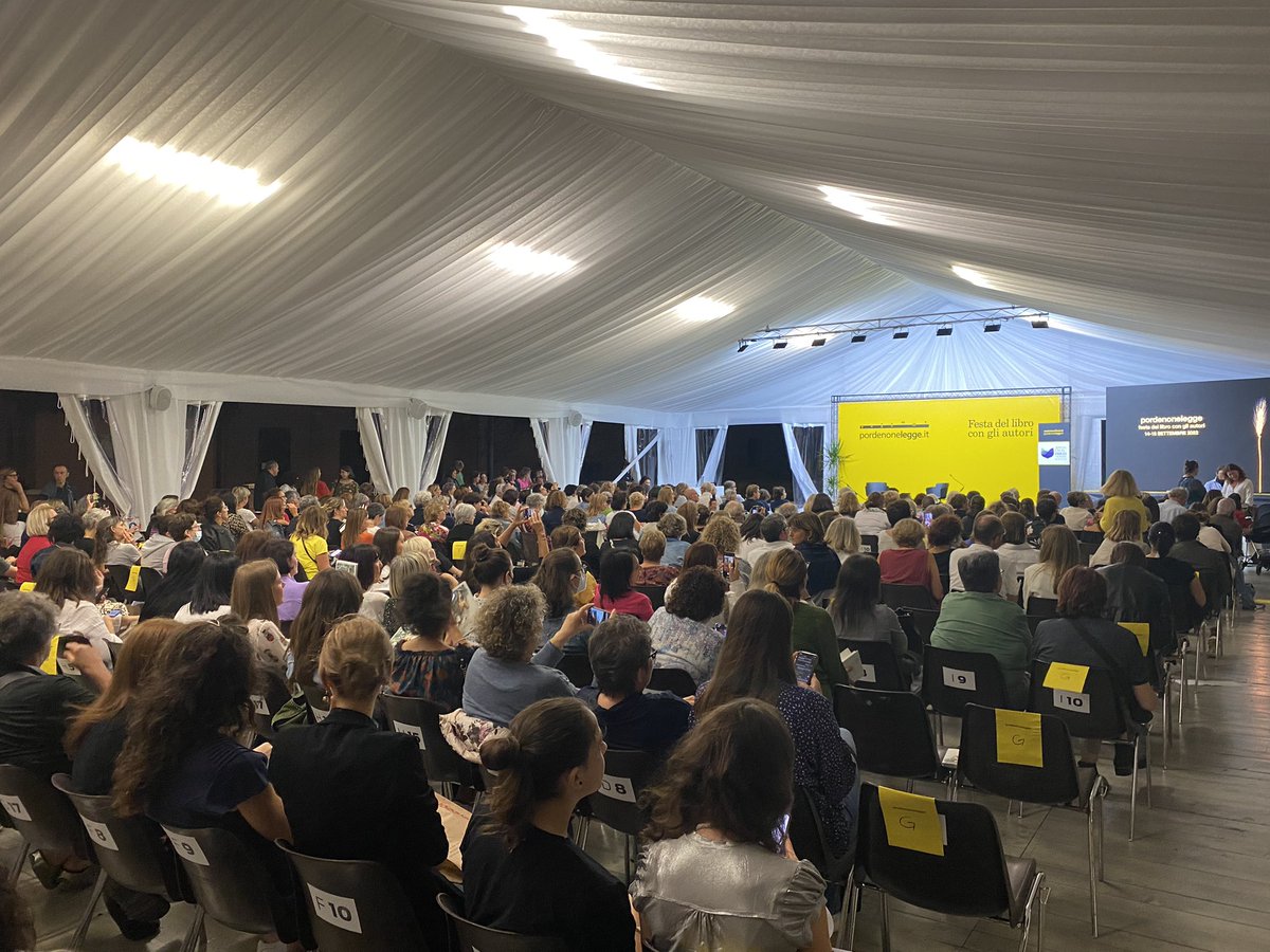 😍Tantissime persone sono venute a Pordenone proprio per incontrare <a href="/LinoGuanciale/">Lino Guanciale</a> e il suo #Inchiostro <a href="/RoundRobined/">Round Robin Editrice</a> 
#pnlegge2022 
(È bellissimo tornare a stare assieme così. Ricominciare 💛)