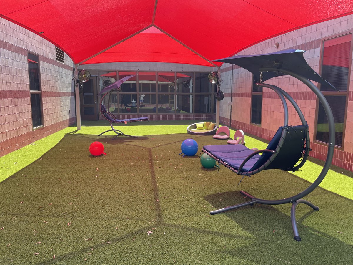 EatPlayLearn22's tweet photo. 🤩 Check out these outdoor learning environments at Hidden Hollow Elementary. The students and teachers are❤️LOVING❤️the renovated atrium and the reading oasis should be completed by the end of this month! #EatPlayLearnGrow in #HumbleISD! https://t.co/OMx2T46l1T
