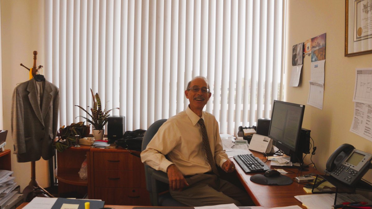 ScottFieldForHB's tweet photo. #TBThursday to a great day working at Huntington Beach City Hall. Serving our community has been been a joy for me. I hope to continue to serve the HB community by becoming HB City Attorney! https://t.co/q8kE7OtKsN
#TBT #localgov #scottfield4hb #Election2022 #SoCal https://t.co/RP1RtthlIp
