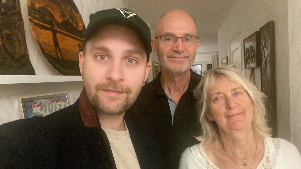 LodaBerg's tweet photo. Saying goodbye to my parents that are going to Congo Kinshasa to serve people and work at a hospital. https://t.co/36Twz1DE6z