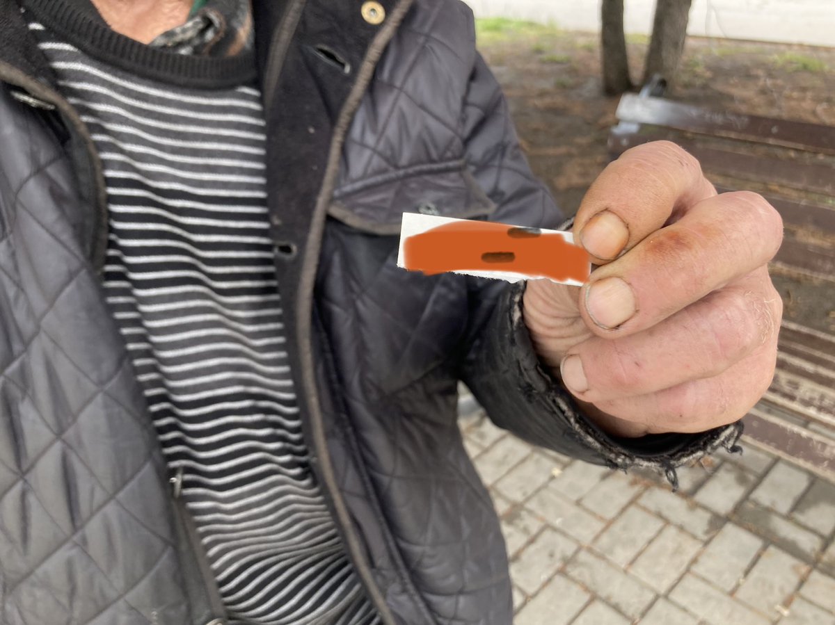 t_bezruk's tweet image. A man in liberated Izyum has written a number of his daughter on a piece of paper and asked me to call her to say he’s alive. There is still no mobile connection in the city.