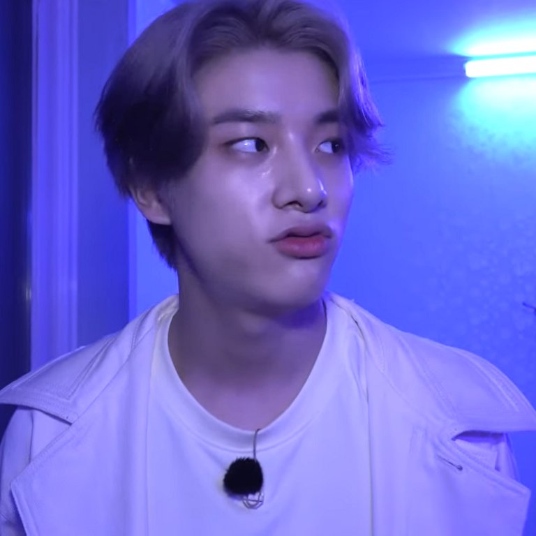 seonghwas_daisy's tweet photo. poljubit cu ga <3 https://t.co/8UPGXvxG47