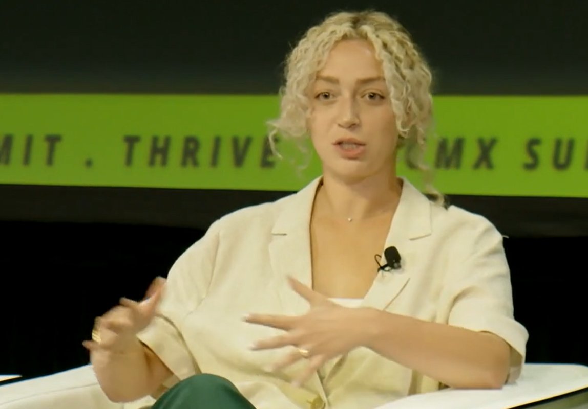 ScottLum's tweet photo. The Community industry is constantly changing and not as well developed as other parts of the org. Having a mentor can be a big help as you develop your community strategy and evangelize it within your organization. via @shawnamjames #CMXsummit https://t.co/k8BfYaKGDY