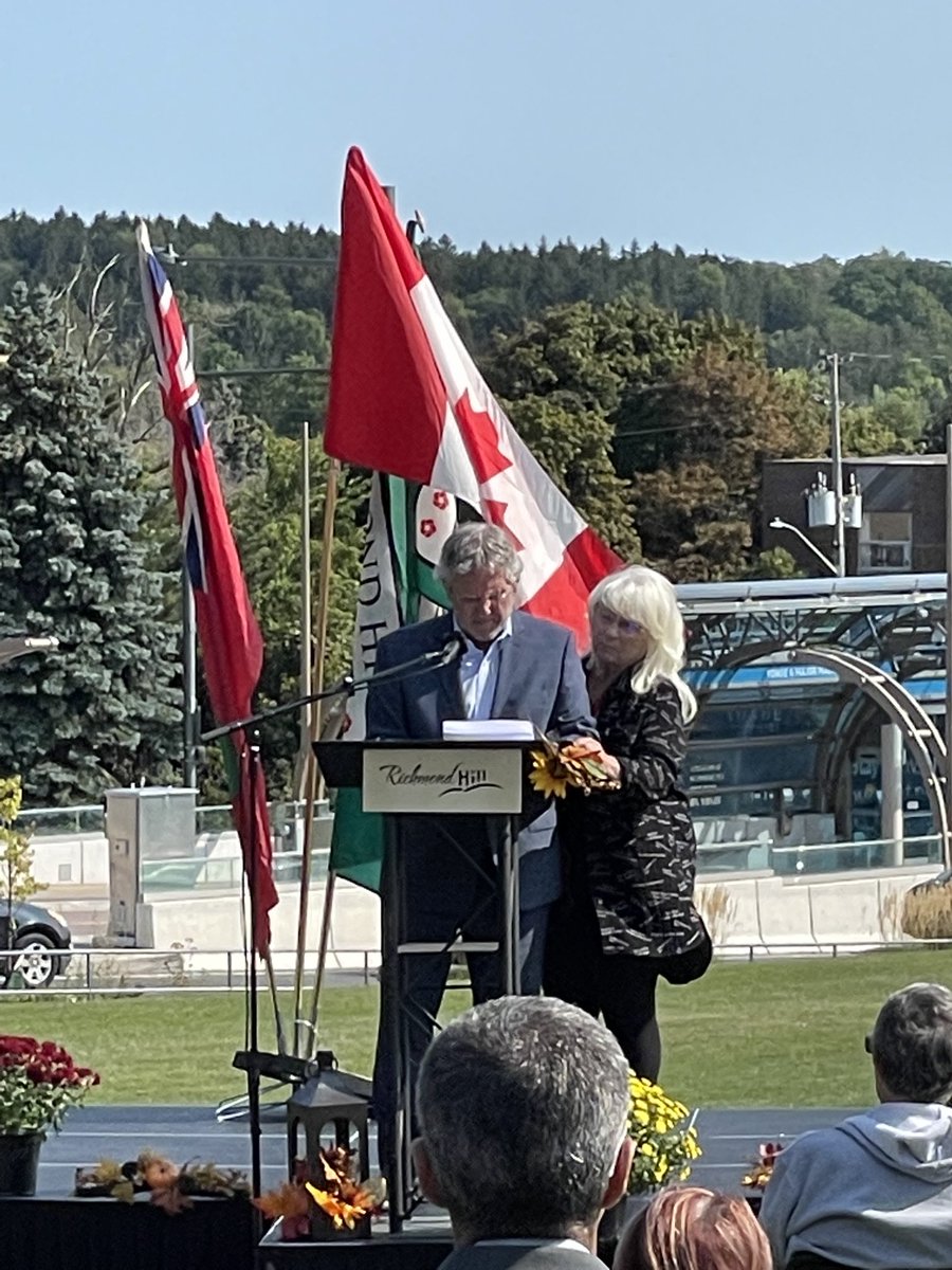 BruceMacgregor4's tweet photo. Wonderful tribute to Richmond Hill’s long-serving Mayor David Barrow - renaming a square next to Central Library in his honour❤️ https://t.co/8UwHIqr1qK