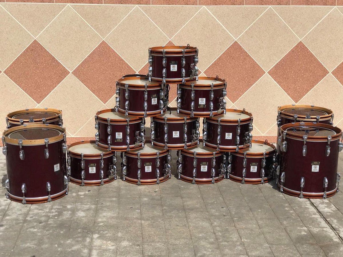 BMArunda's tweet photo. 🔴 ATENCIÓN 🔴
Ponemos a la venta nuestra antigua percusión 🥁
Consta de 10 tambores y 3 timbales, cualquier interesado puede ponerse en contacto a través de mensaje directo o el numero de contacto de nuestra banda📱 .
#SuenaArunda #NP #SAYON https://t.co/g2cXSdmyz2