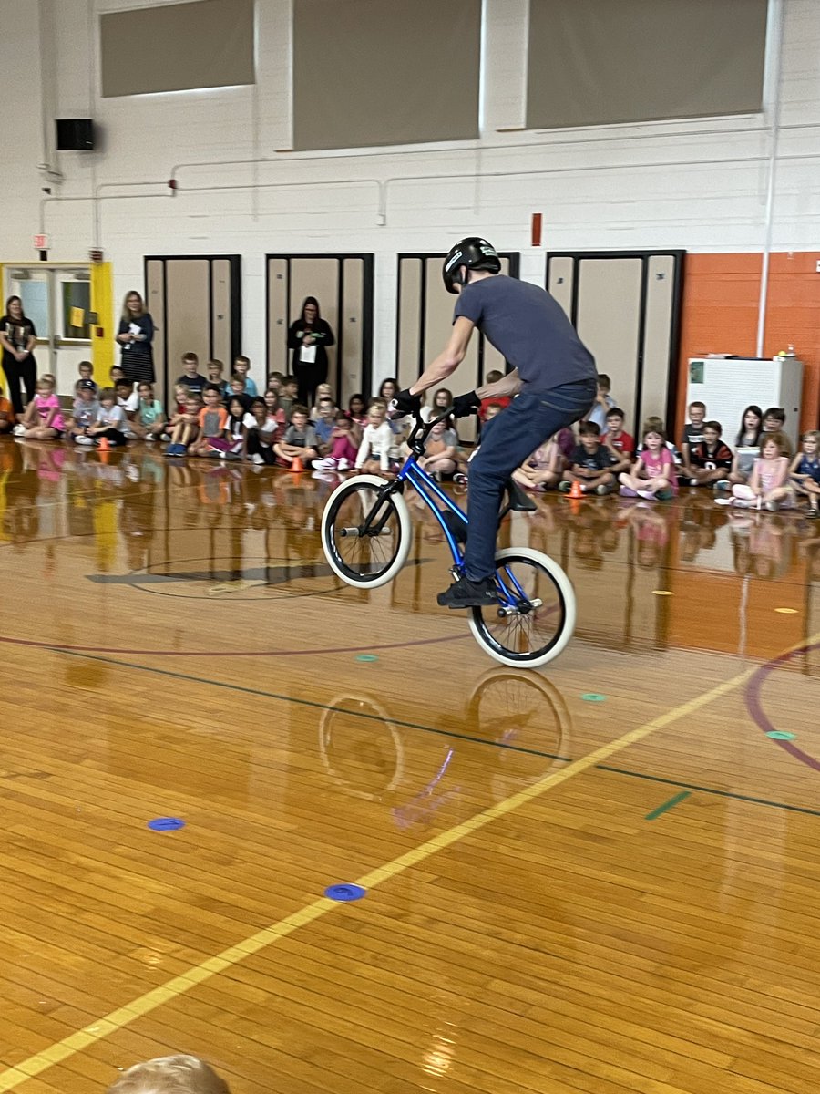 Just another day here at Everett Elementary!!  #everettsoars. #lfmoments