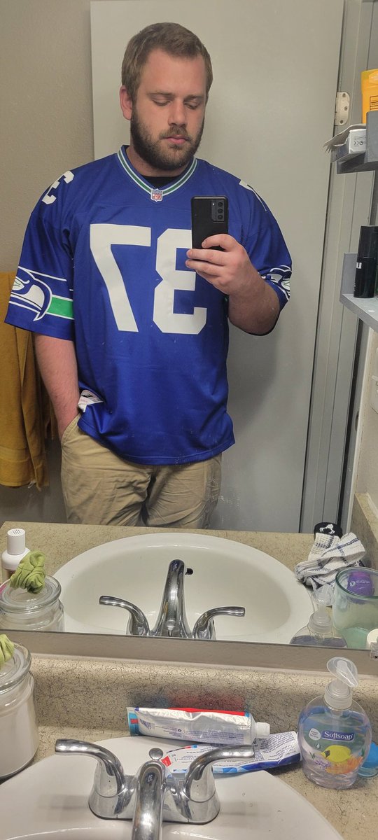 dmorasch16's tweet photo. Dang I really picked a good time to grab the throwback jersey https://t.co/GK2FGAWhrG
