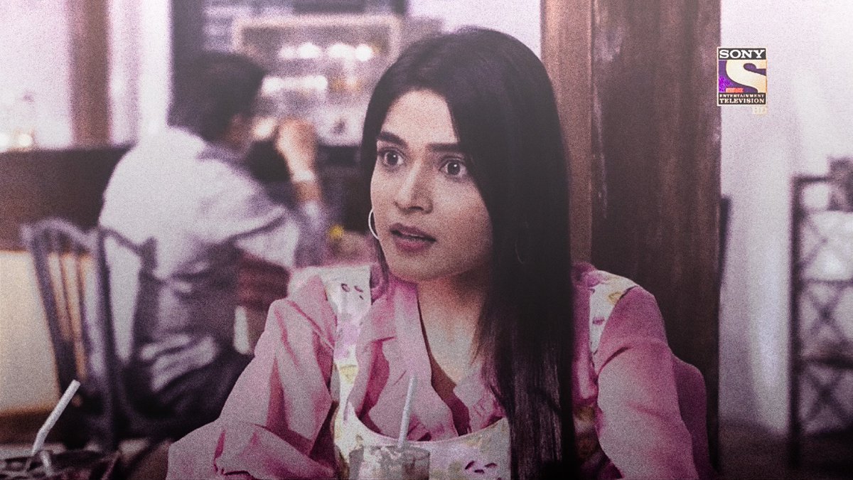 qaagazkikashti's tweet photo. when date bill splitting was considered something bad & shameful. ahh shefali was one progressive character โจ
also this scene is so fun, taiji & pralay babu added tadka ๐๐ค
#YehUnDinonKiBaatHai
#shejun https://t.co/lo8ErO1TfZ