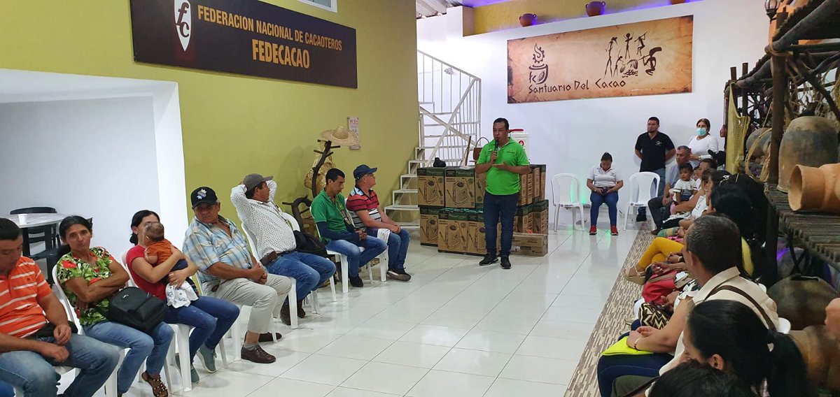 fedecacao's tweet image. #AEstaHora en Rionegro (Santander) entrega de insumos para 35 beneficiarios de la alianza productiva Aroma de Paz con el apoyo de @MinAgricultura  @GobdeSantander @RionegroDe @fedecacao y nuestros cacaocultores