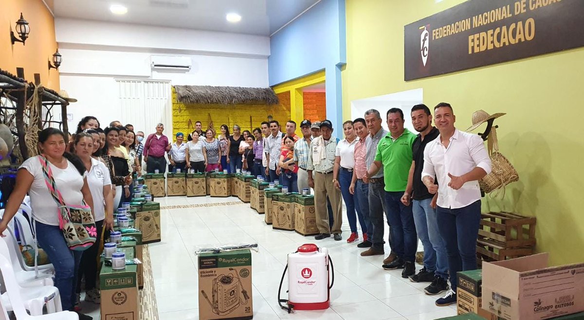 fedecacao's tweet image. #AEstaHora en Rionegro (Santander) entrega de insumos para 35 beneficiarios de la alianza productiva Aroma de Paz con el apoyo de @MinAgricultura  @GobdeSantander @RionegroDe @fedecacao y nuestros cacaocultores