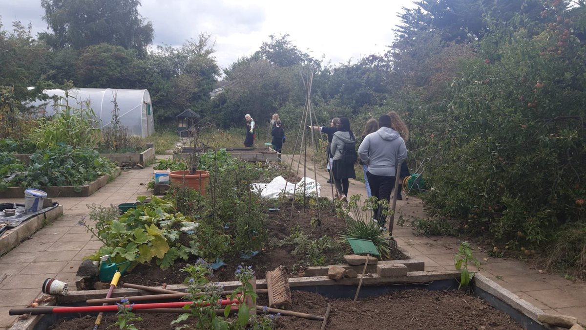 Colaistebride's tweet photo. Past pupil with Pat in our organic garden at our #openday. Our polytunnel, bee viewing station, organic veg and herbs created such interest. Pat however always steals the show with her endless love of all things natural 🌽🍅🥬🐝. #roots #partofourfabric #lifelonglearning #Pat 💕 https://t.co/7OkjbAQLcO