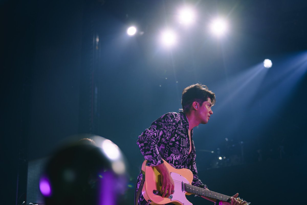 carbonvivo's tweet photo. ya me hacía falta hacer fotos en conciertos la verdad https://t.co/pLntVIW6d1