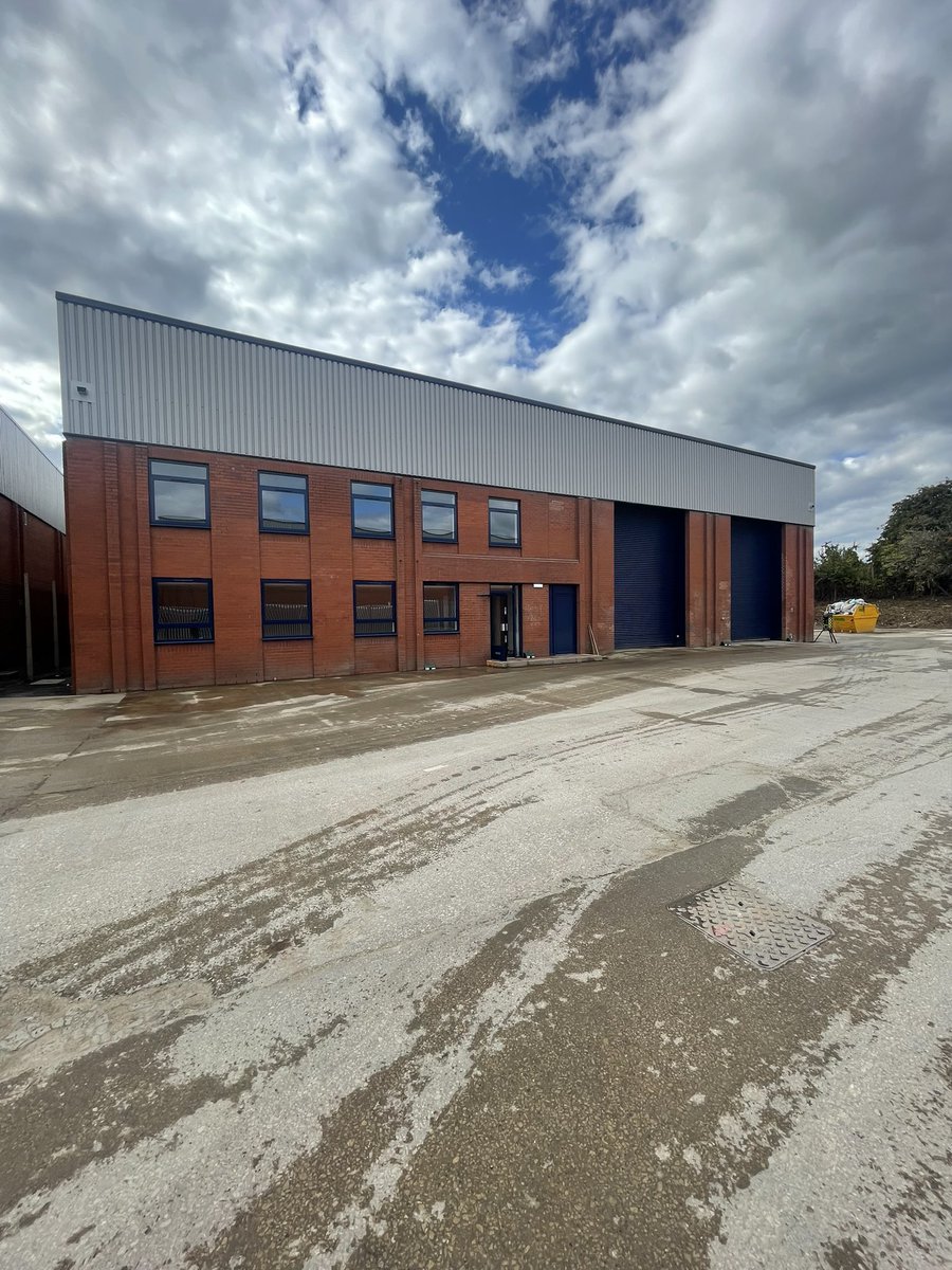 DimestageUK's tweet photo. Great to finish another project down at Latchmore Industrial Estate in Leeds. The works involved a strip and recover with a quad core roof, with decoration of all cladding with new aluminium widows and door.  Then a full refurbishment of the well worn office areas and warehouse. https://t.co/IxwubeGrWM