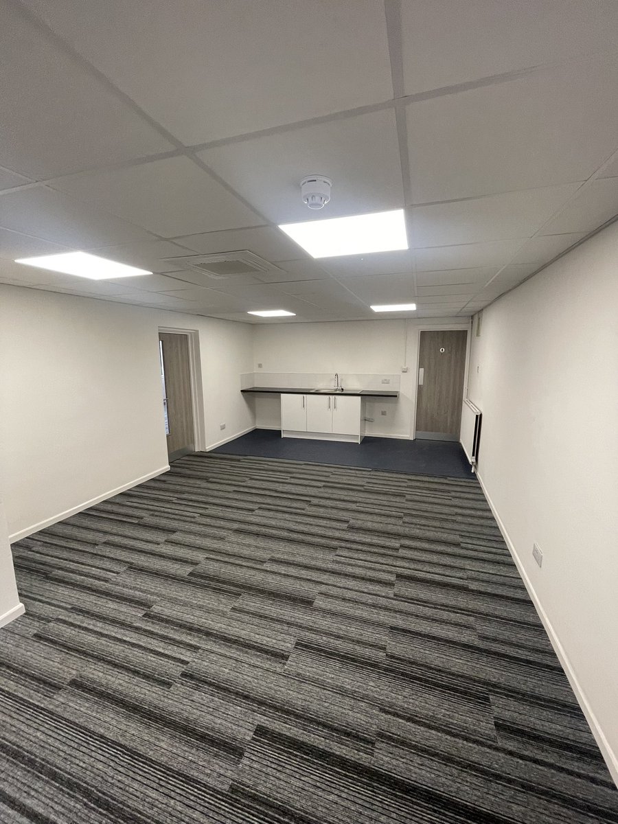 DimestageUK's tweet photo. Great to finish another project down at Latchmore Industrial Estate in Leeds. The works involved a strip and recover with a quad core roof, with decoration of all cladding with new aluminium widows and door.  Then a full refurbishment of the well worn office areas and warehouse. https://t.co/IxwubeGrWM