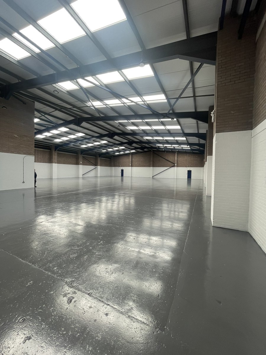 DimestageUK's tweet photo. Great to finish another project down at Latchmore Industrial Estate in Leeds. The works involved a strip and recover with a quad core roof, with decoration of all cladding with new aluminium widows and door.  Then a full refurbishment of the well worn office areas and warehouse. https://t.co/IxwubeGrWM