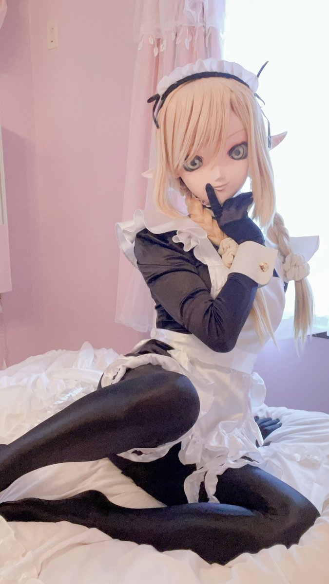 choiya_izayoi's tweet photo. ぴっちりサテンメイド https://t.co/cFSDnYtQLO
