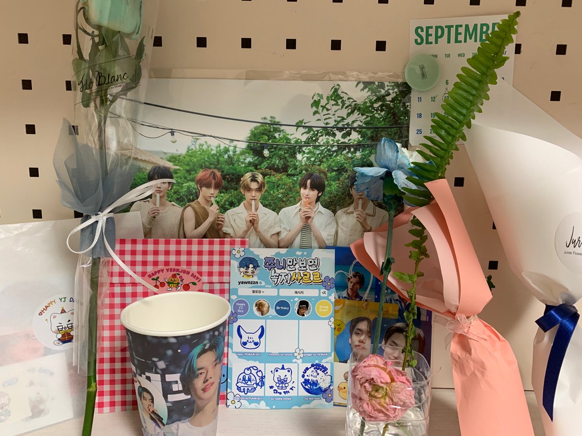 yeonnoo_205's tweet photo. 다니는 샵마다 예뻐서 좋았습니당 ➰ 연주나 사랑해 !

 #너_그날_쭈니투어_기억해 https://t.co/xzfkoYDF4C