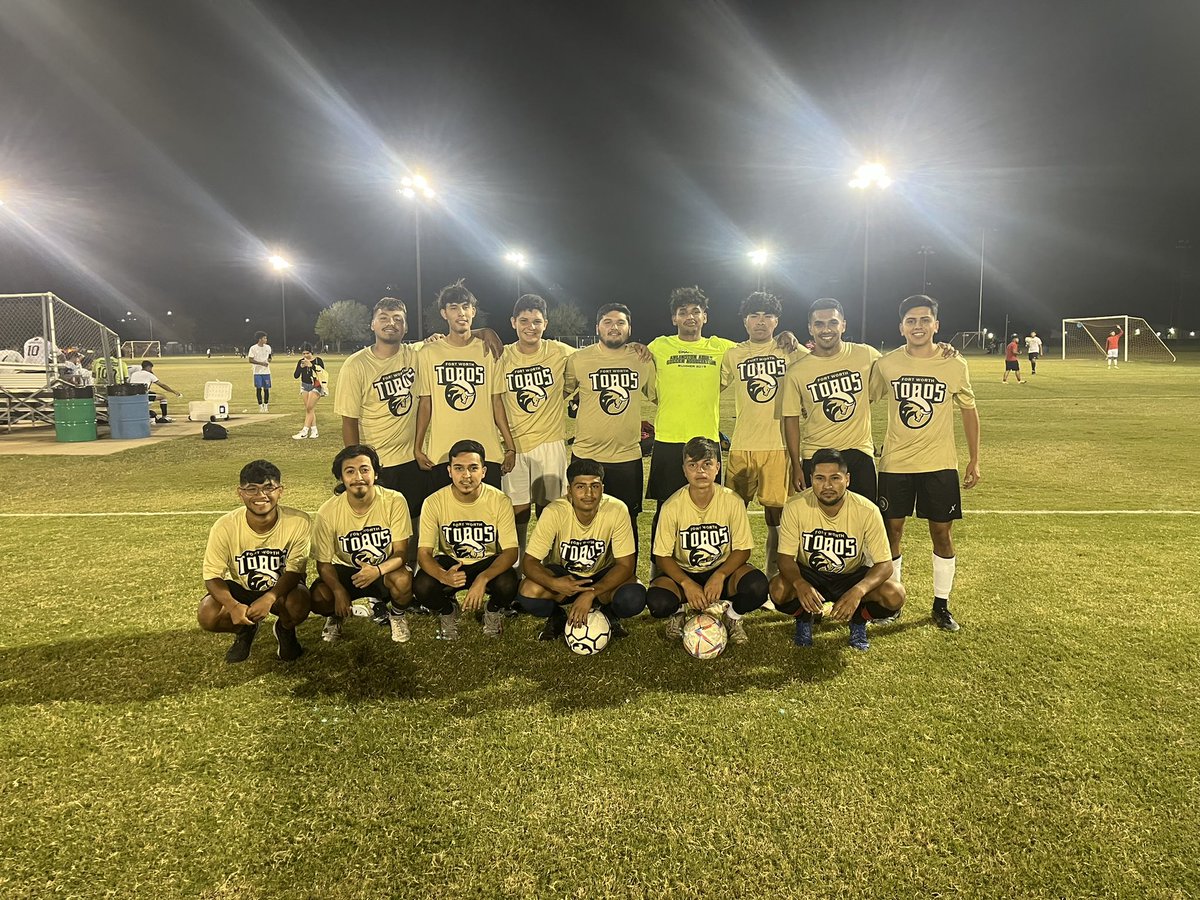 fwtorosfc's tweet photo. We are going for the orejona 🏆 
This win was dedicated to our friend Alex who recently went into surgery. Our prayers are with him 🙏🏽 Fuerza Alex! https://t.co/tYhb8sYkQu