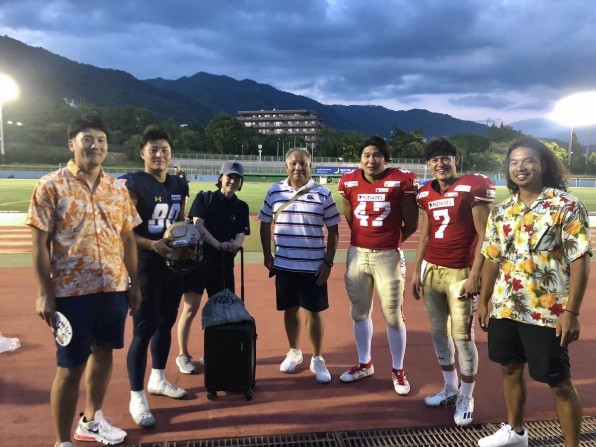 maxwellkai7's tweet photo. 社会人リーグでまた会える楽しさを知りました。
大学時代のコーチとチームメイトたち🦅 https://t.co/PDIpK3aPHq