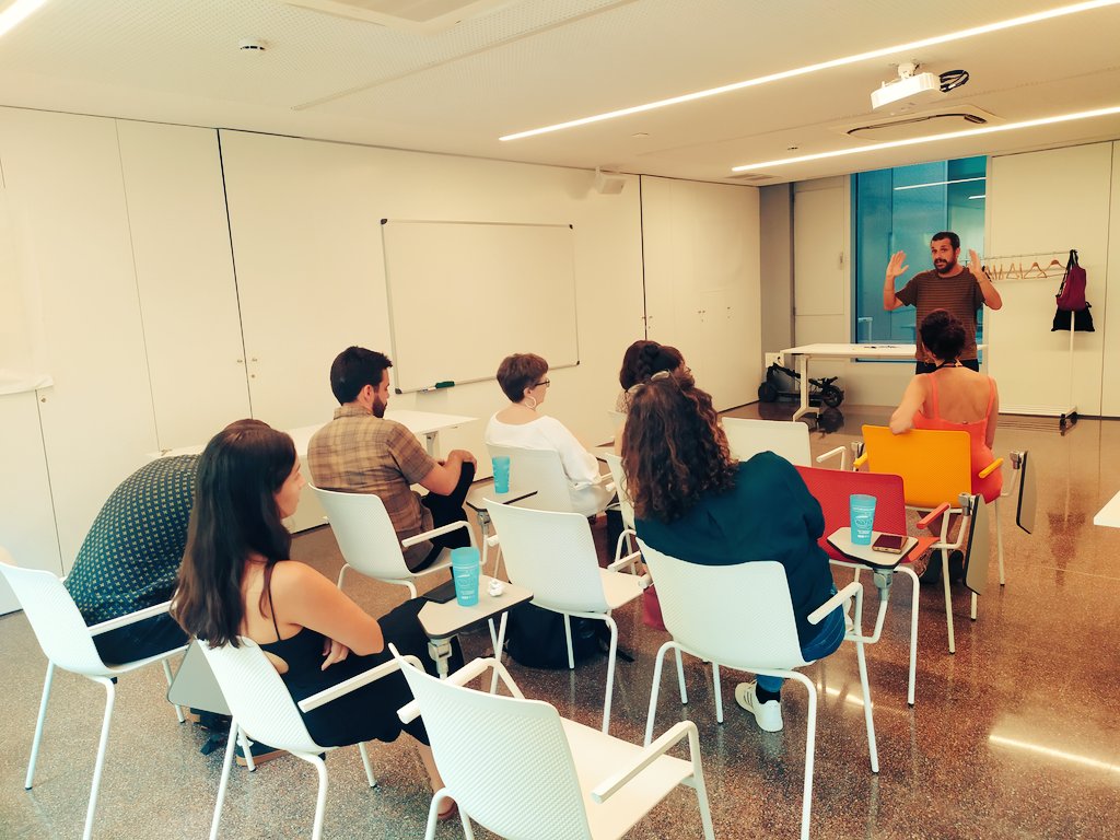 BCNAntirumors's tweet photo. Comencem la sessió de treball del Pla d'Acció de la #XarxaBCNAntirumors sobre 𝐜𝐨𝐦𝐮𝐧𝐢𝐜𝐚𝐜𝐢𝐨́ 𝐢 𝐢𝐧𝐜𝐢𝐝𝐞̀𝐧𝐜𝐢𝐚 (𝐄𝐢𝐱 𝟑), dinamitzat per @Spora_ws. https://t.co/7btmiRGmxD