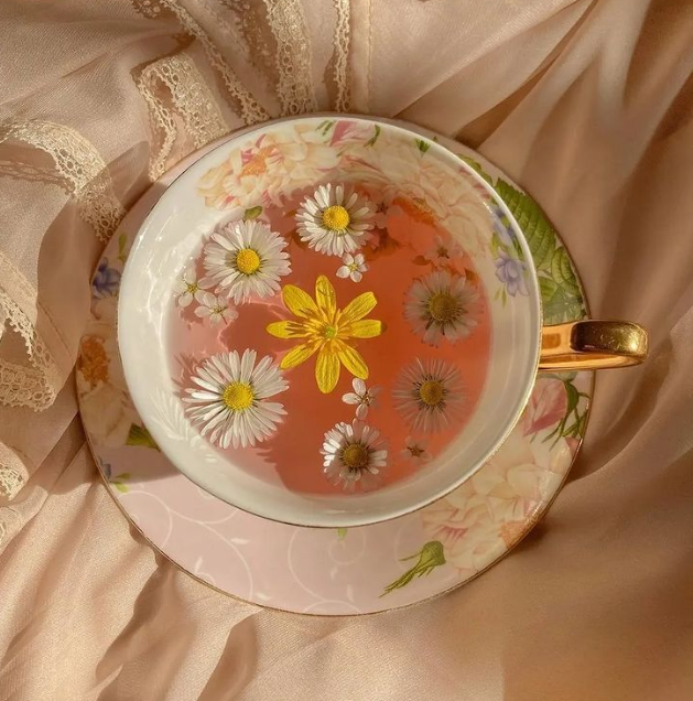 lavieestbelIe's tweet photo. Flower tea by roosavintage https://t.co/sYeBmxml2u