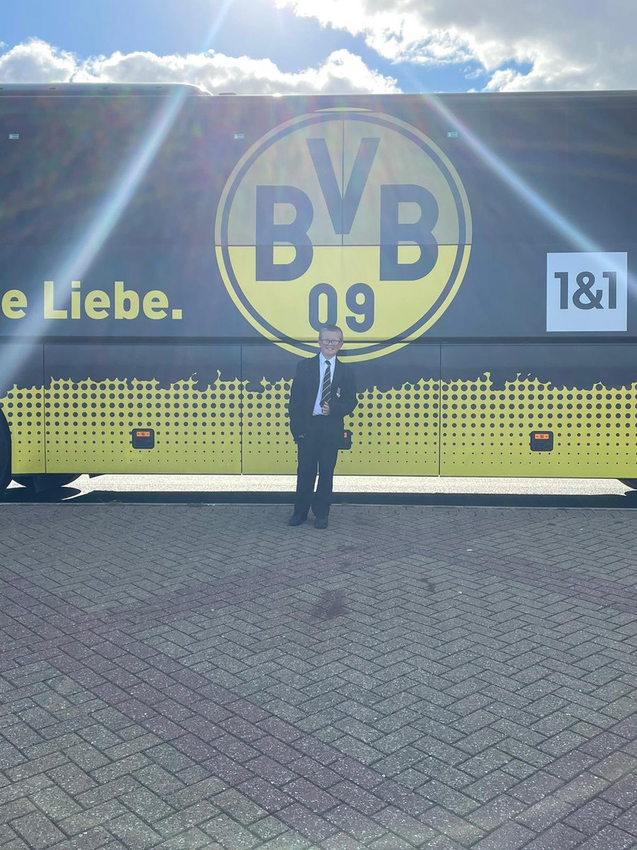 philgood7's tweet photo. Have you lost something @BlackYellow @BellinghamJude #Dortmund https://t.co/SxIUIiriEM