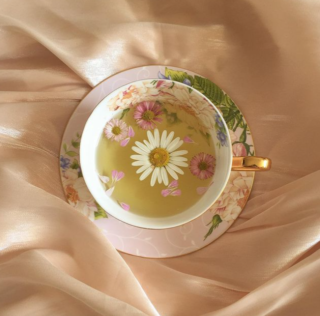 lavieestbelIe's tweet photo. Flower tea by roosavintage https://t.co/sYeBmxml2u