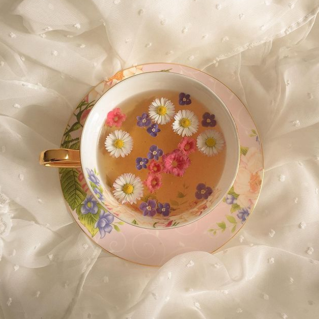 lavieestbelIe's tweet photo. Flower tea by roosavintage https://t.co/sYeBmxml2u