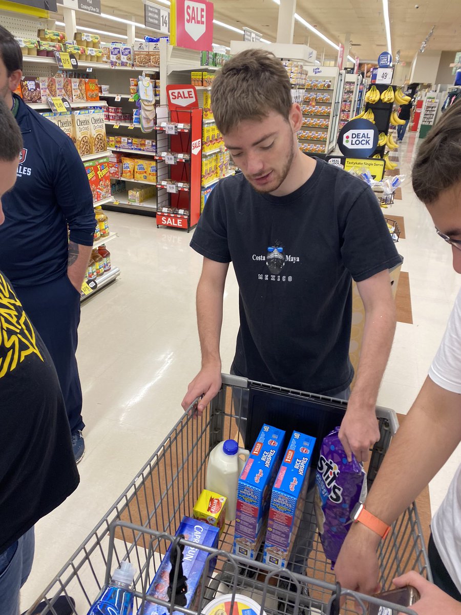 Basketmomma7's tweet image. Shopping and organizing the cabinets in our apartment for the new year
🧽 🛒
#transitioned #independence 
#communitybasedinstruction
#authenticlearning @BrianBaylor21 
#teamwork #decisionmaking