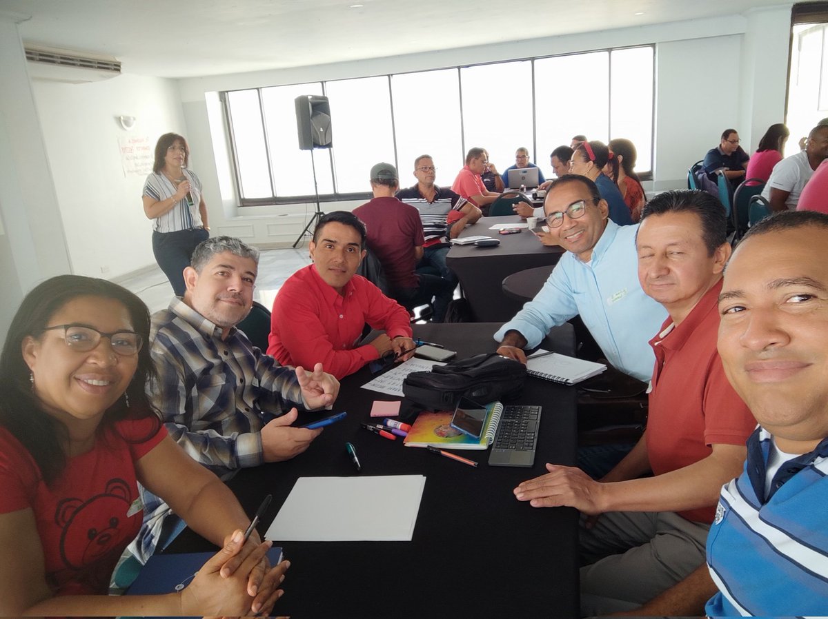 ingCarlosangulo's tweet photo. #encuentrolideresticcali @Educacion_Cali @RedTiCali  @MeraniProyectos https://t.co/Lha0ModZPn