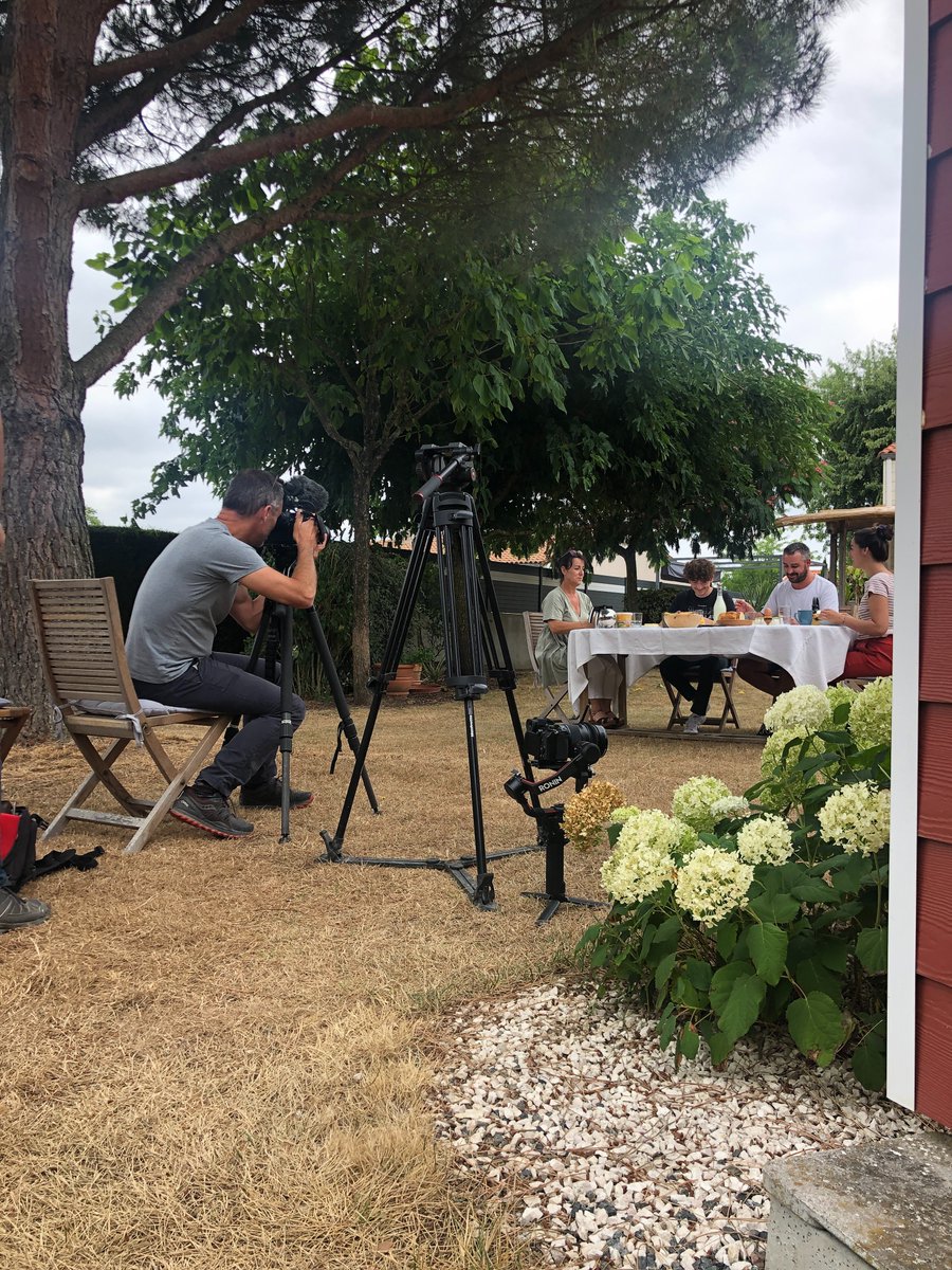 🚜 La nv saison de l'amour est dans le pré est lancée. Réalisation du #film institutionnel #Difagri, entreprise spécialisée dans la diététique animale. Des agriculteurs et des salariés ravis d'être sous les projecteurs. Pas besoin d'être célibataire pour passer à la TV 🎥.