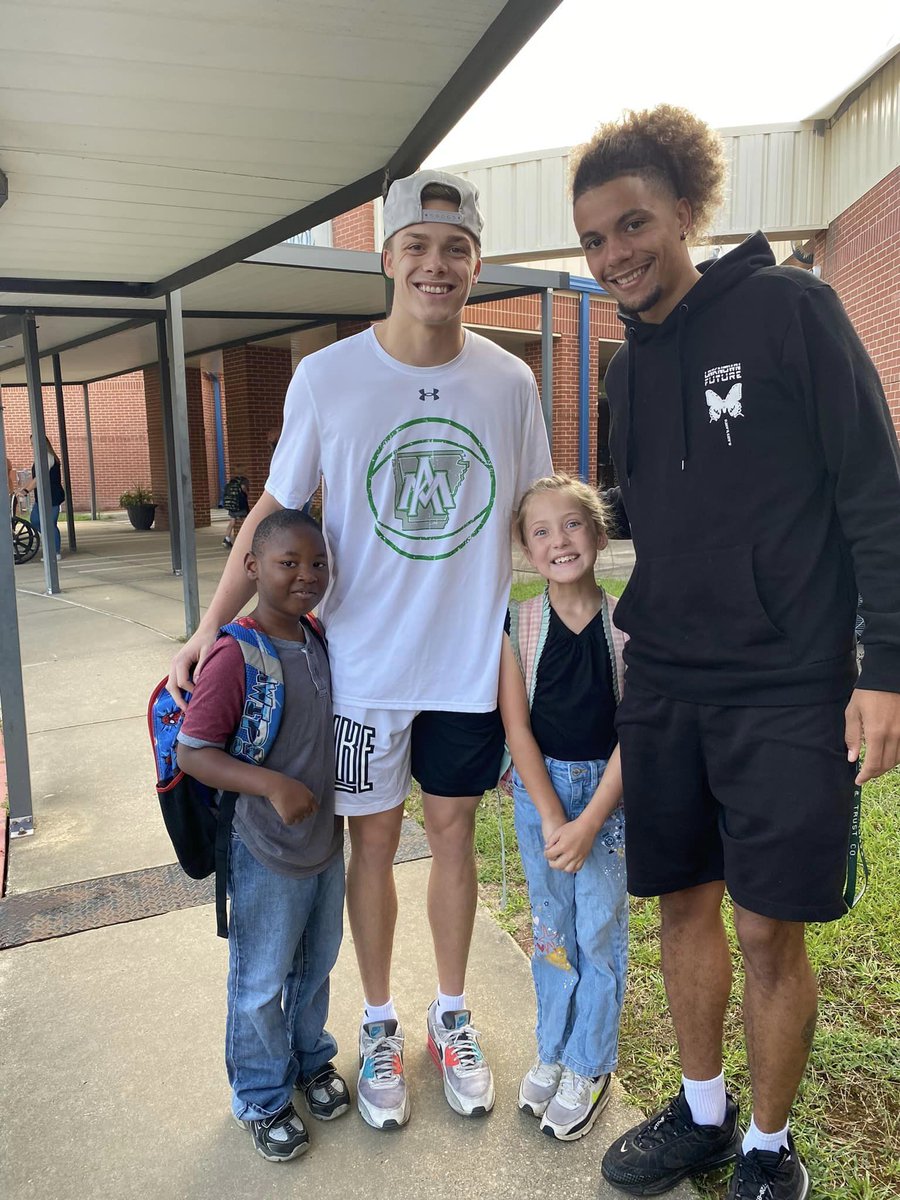 UAMMBB's tweet photo. It is always a highlight of the week to visit the Monticello Elementary and Intermediate Schools on Wednesdays! #GoodMorningClub https://t.co/pT4FXUXod7