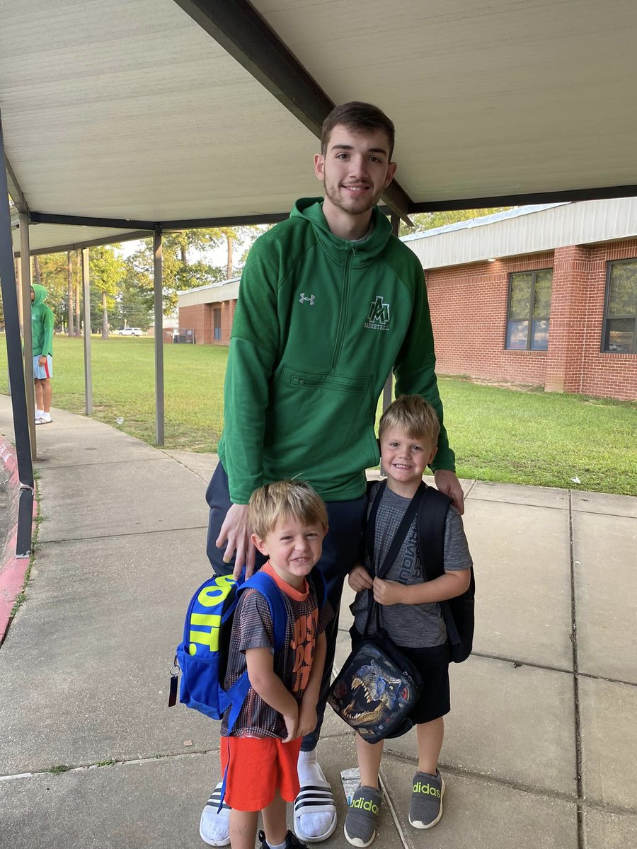 UAMMBB's tweet photo. It is always a highlight of the week to visit the Monticello Elementary and Intermediate Schools on Wednesdays! #GoodMorningClub https://t.co/pT4FXUXod7