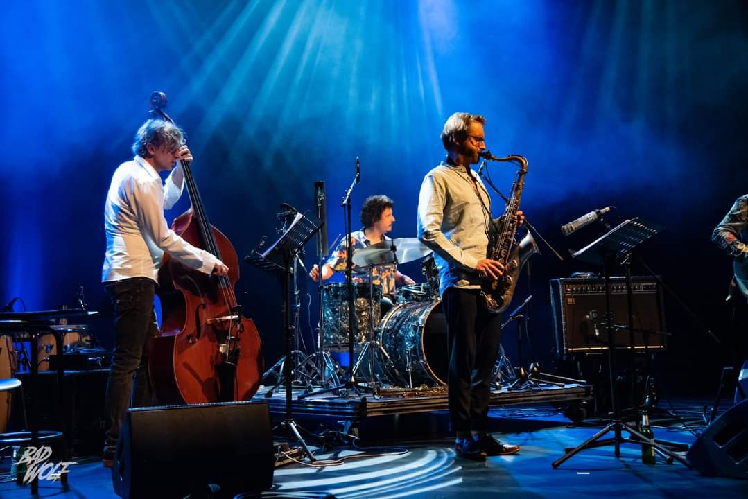 berlinoddwisdom's tweet photo. Foto:bad wolf design @teatherhaussttutgart latinjazz festival 2022 https://t.co/gJUNHaw4Xb