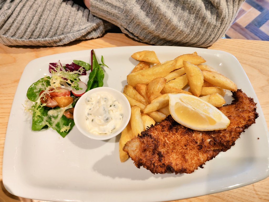 TracyaH1's tweet photo. lovely lunch today @PPWHospice Bargacree have a great menu,set in the lovely Bellahouston Park. You can't leave without a visit to the gift shop. #localcommunity https://t.co/DL5vSzNOpU