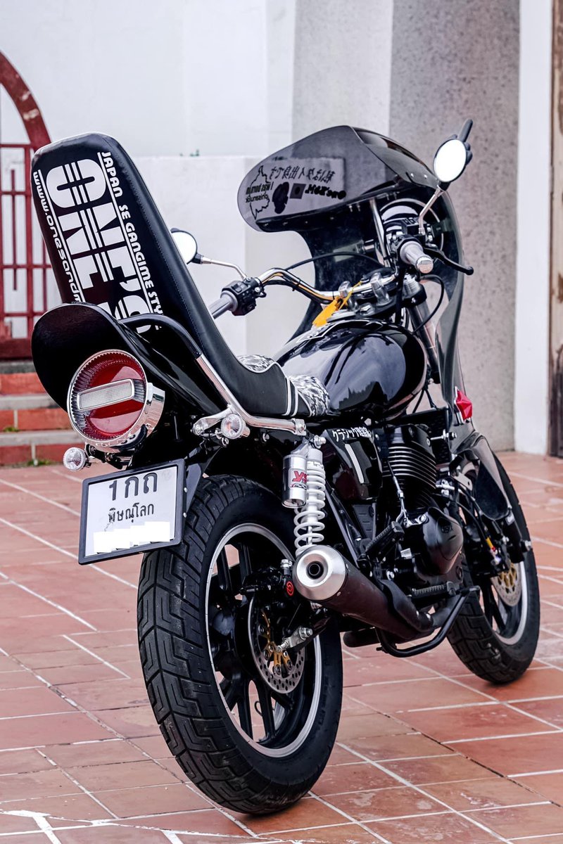 SutheeManee's tweet photo. (From Thailand) 🇹🇭+🇯🇵#BosozokubikeThailand #暴走族 #族車 #motorcycle #暴走族バイク#bosozokubikeSiam #bosozokustyle #bosozoku #gpxlegend #gpxlegend250twin #gpxlegend250 https://t.co/V7OpEVeWax