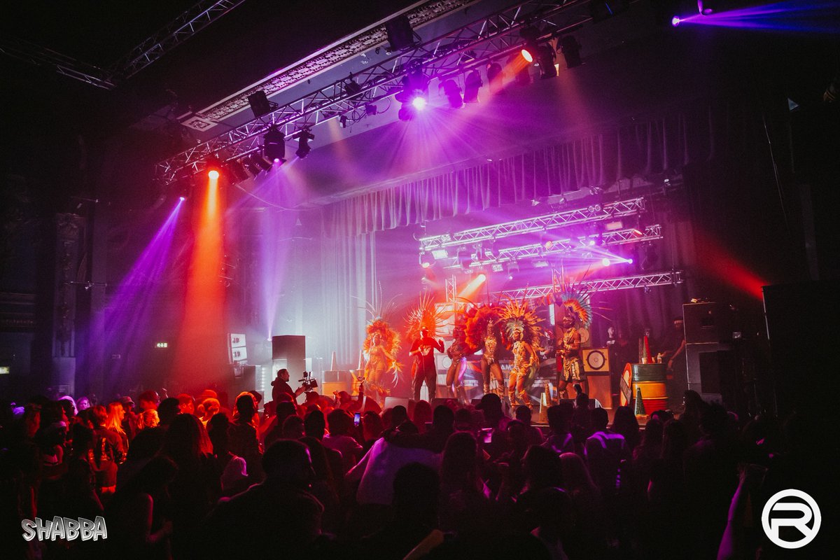 Shoobs (@shoobsonline) on Twitter photo Live acts✅
Carnival vibes✅
An all-star line up✅
Reign Mas Band-wear✅
And all this in winter?!✅
It must be the <a href="/Shabbaparty/">Shabba Party</a> x <a href="/RampageSound/">RampageSound</a> Brixton Winter Carnival!
🎟️shoobs.com/events/73624/b… Live acts✅
Carnival vibes✅
An all-star line up✅
Reign Mas Band-wear✅
And all this in winter?!✅
It must be the <a href="/Shabbaparty/">Shabba Party</a> x <a href="/RampageSound/">RampageSound</a> Brixton Winter Carnival!
🎟️shoobs.com/events/73624/b…