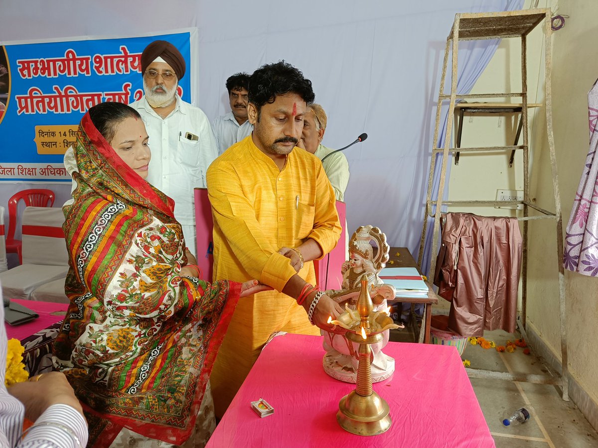 manojsharma_bjp's tweet photo. आज स्कूल शिक्षाविभाग जिला- अशोकनगर द्वारा स्थानीय शिवपुरी पब्लिक स्कूल में आयोजित संभागीय शालेय वुशु प्रतियोगिता में उपस्थित रहा।
इसके उपरांत सभी विजयी चयनित प्रतिभागी खिलाड़ियों को प्रमाण पत्र वितरण कर उज्ज्वल भविष्य की शुभकामनाएं दी।
@BJP4MP @JM_Scindia https://t.co/ttVnTXvE7K