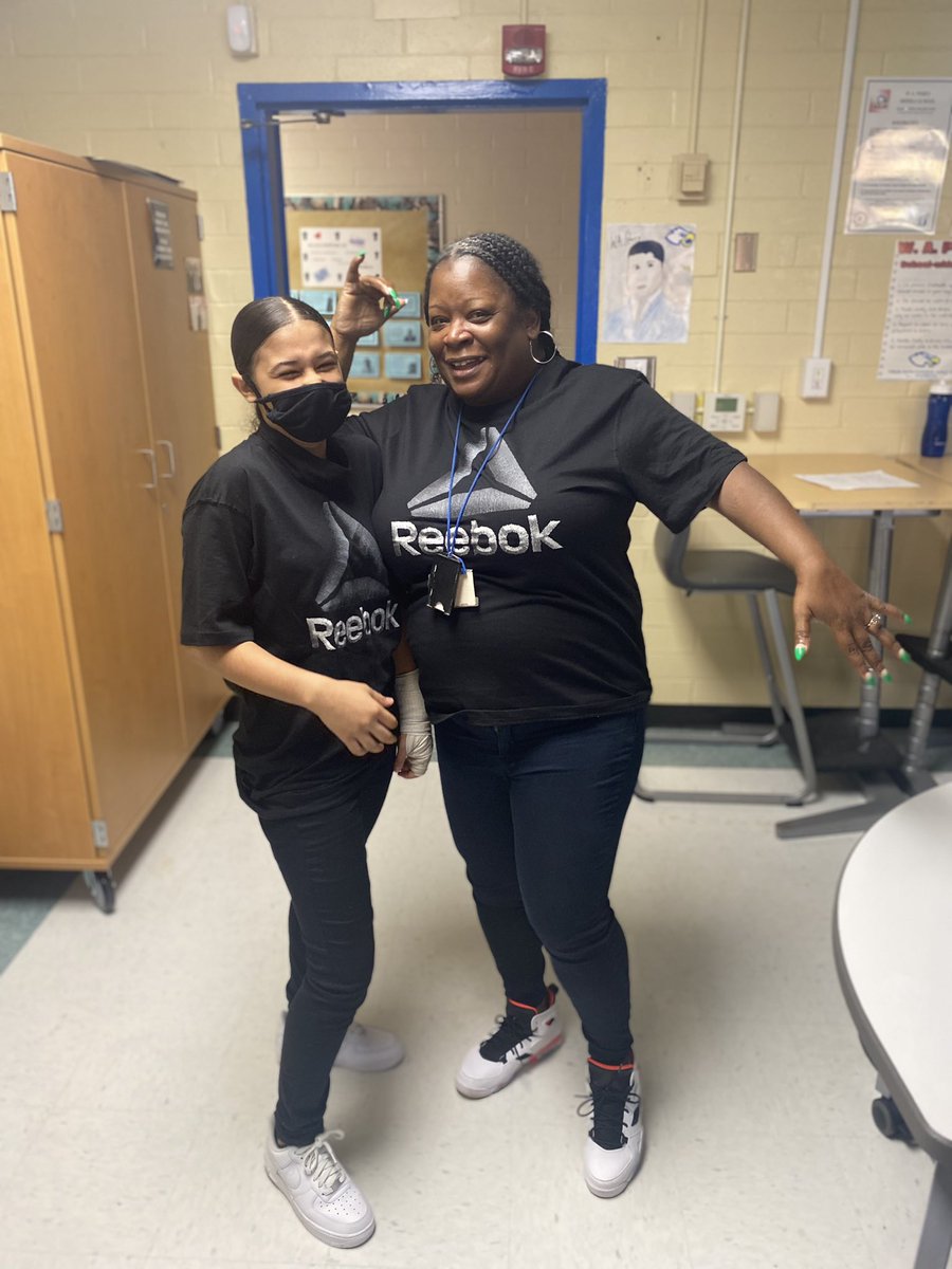 ToniGibson5422's tweet photo. 2022-23 Twin day. https://t.co/OiMg3ZSObc