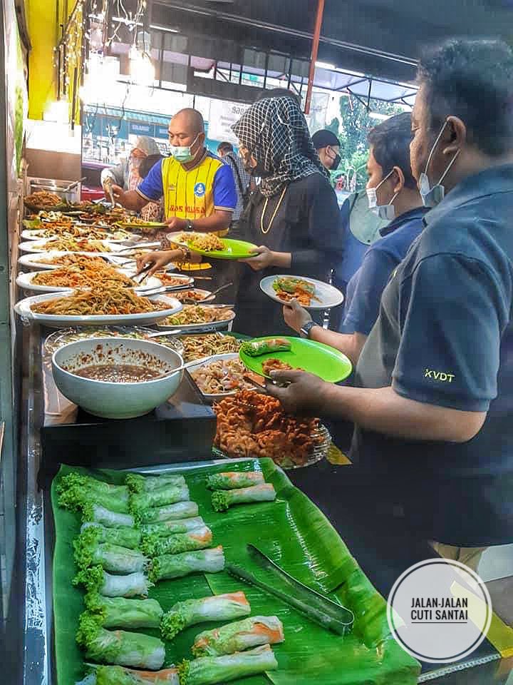 MalaysianFoods's tweet photo. Tempat makan Buffet 40 jenis masakan berlauk dan kampung hanya RM10 sahaja dekat Sungai Buloh!

Sebenarnya baru tahu, ada satu Restoran berkonsepkan buffet masakan- maskaan lauk campur boleh makan sampai kenyang hanya RM10 je weh. 

📌Restoran Imm Aroi Sungai Buloh https://t.co/202HM96fyh