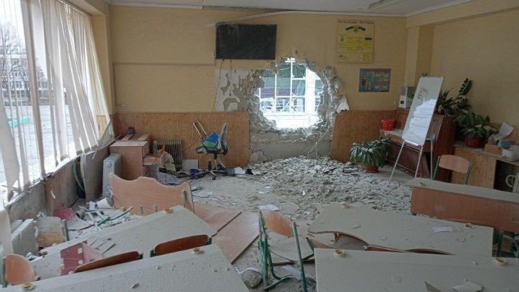 Евросоюз выделит Украине €100 млн на восстановление школ — глава Еврокомиссии Урсула фон дер Ляйен.