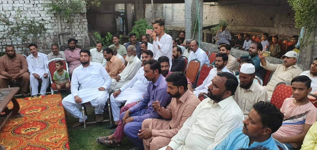 AliAshraf___'s tweet photo. یوسی 37 ڈیرہ ملکاں والا ملک برادران نے ن لیگ چھوڑ کر پی ٹی آئی میں شمولیت اختیار کی۔ ملک برادران کو خوش آمدید کہتے ہیں اس موقع پر مبشر افضل چیمہ اور دیگر معززین علاقہ بھی موجود تھے۔ https://t.co/g2zaVhpZic