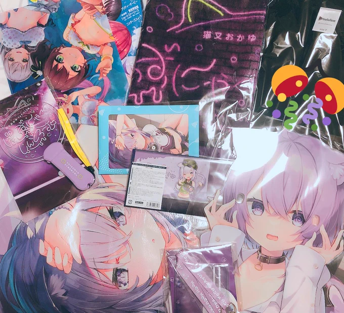 ぽいずにゃとグッズ諸々届いたー!!メガネアクスタやばすぎる………もうこれはさ……部屋に来ちゃってるじゃん……という!!感想です!!!!!どれも可愛い〜!!! #おかゆが届いた 