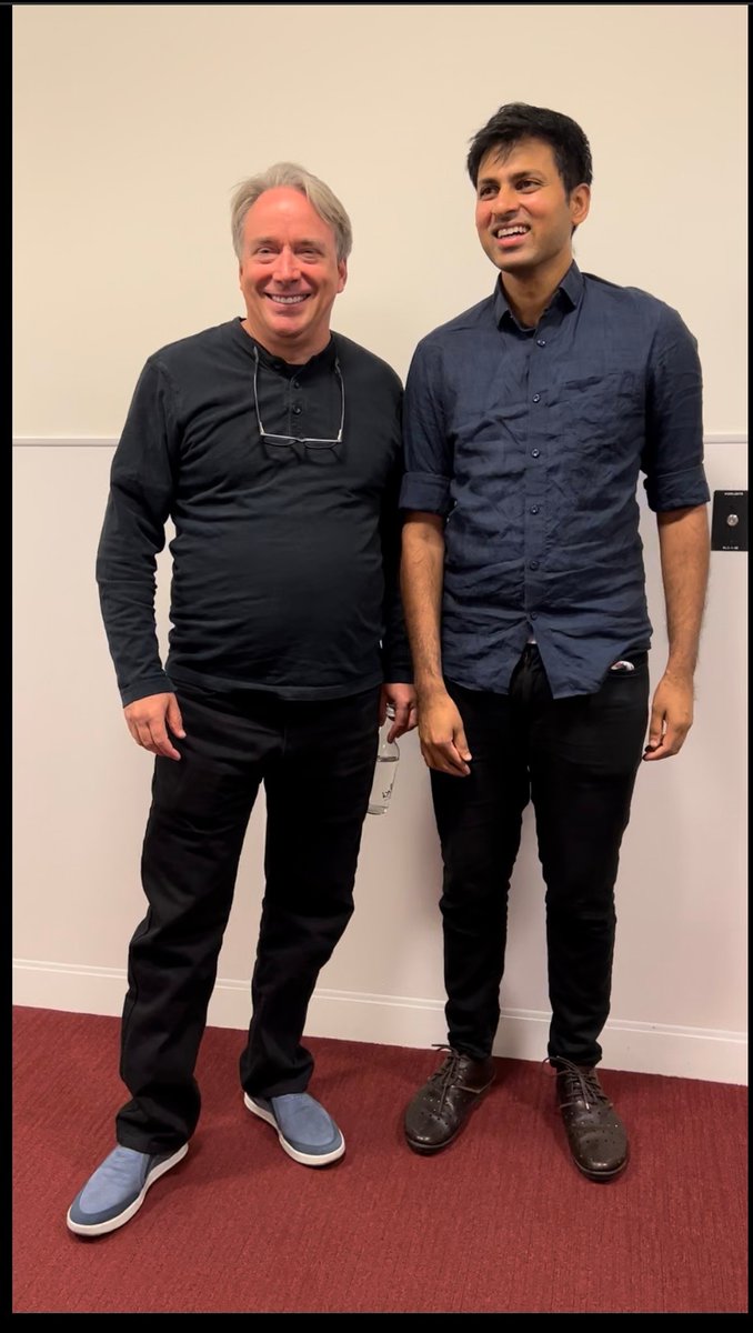 Two creators of passion projects that transformed the landscape of how we code today — Linus Torvalds and @soumithchintala meet for the first time, sharing a smile and a love for the open source community. #PyTorchFoundation