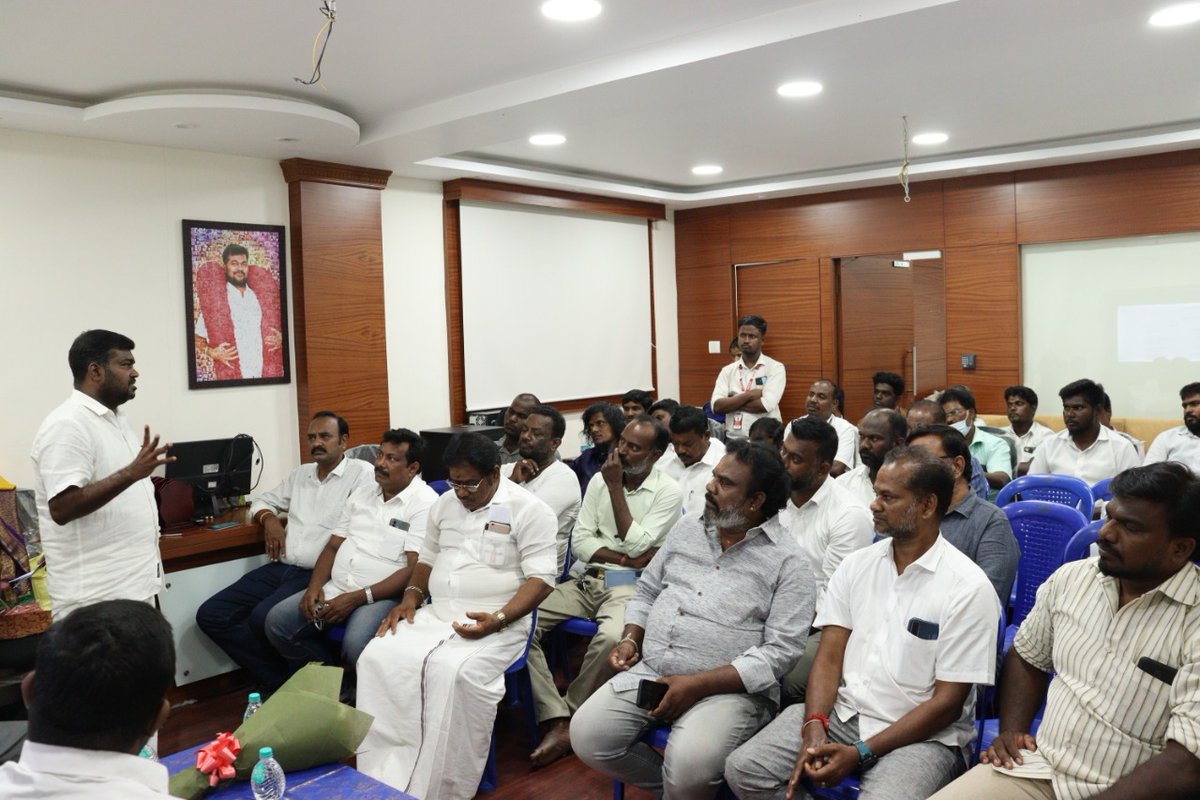 tndwwa's tweet photo. நமது #TNDWWA சங்கத்தின் 13_ஆம் ஆண்டு வெற்றி விழாவில் நமது நிறுவனத்தலைவர் டாக்டர் @kaizensukumar அவர்கள் சிறப்புரையாற்றி சங்கத்தின் உறுப்பினர்களோடு இணைந்து சாலை பாதுகாப்பு உறுதிமொழி ஏற்கப்பட்டது.🙏🙏 @METROPEOPLE1 @mkstalin @arivalayam #13yrssuccess #habitofsuccess #forthepeople https://t.co/gJEqsTi1ZU