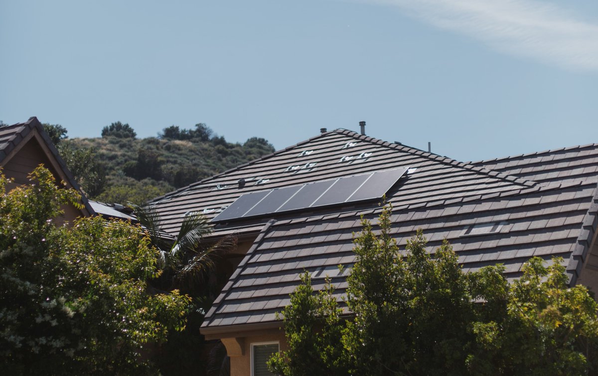 The top 10 places in the UK for solar panels. #UKhousing #UKNews #energy #solarenergy #solarpanel #solarpower #energybills <a href="/MakeMyHouseGrn/">MakeMyHouseGreen</a> english-living.com/news-17/uk-sol…