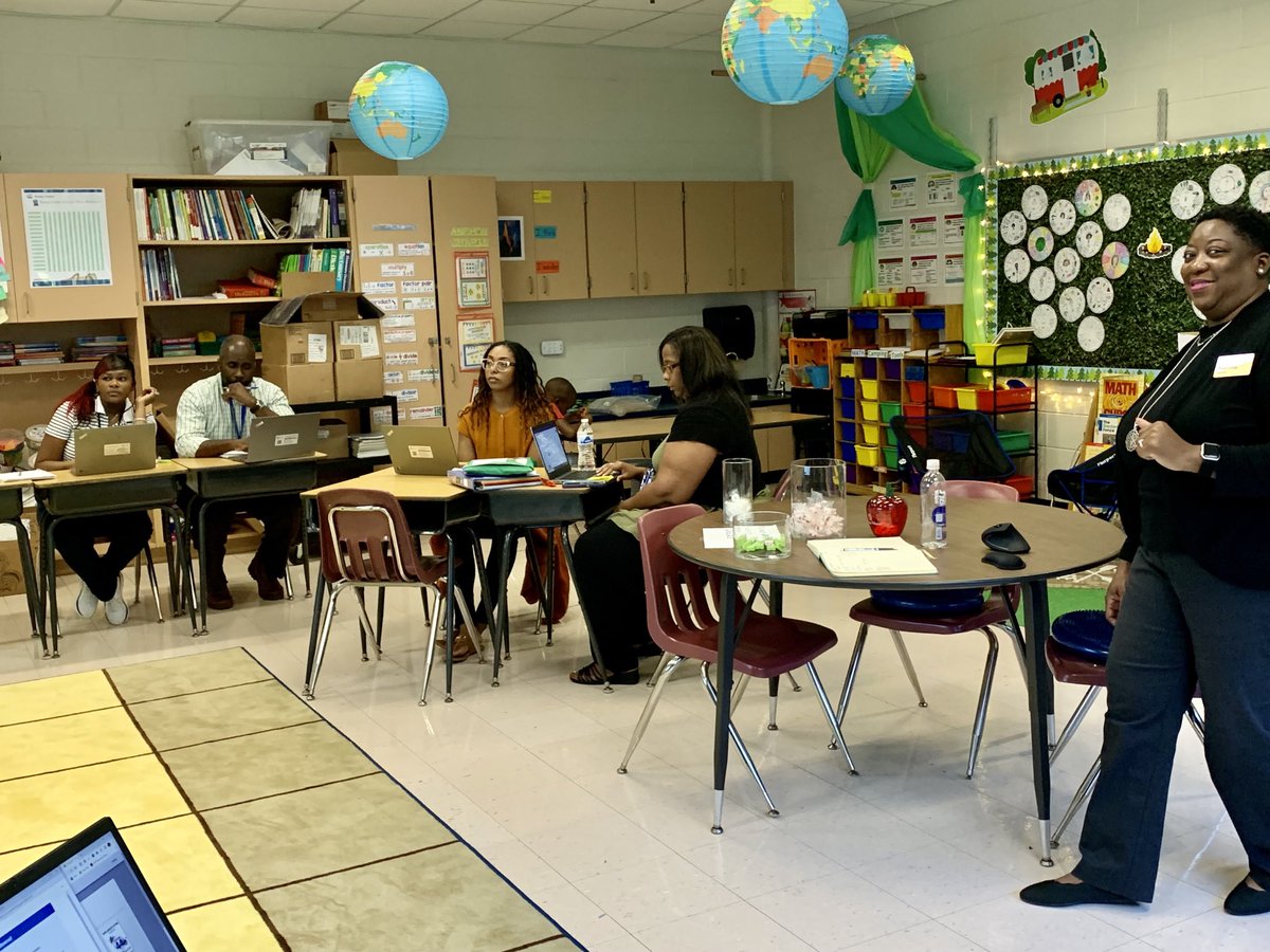 ProgresvTeacher's tweet photo. 3rd grade teachers asking great questions around growth & resources within #hmh #system44 #read180 @APSCascadeES #literacy #intervention https://t.co/u5CcrsCZcb