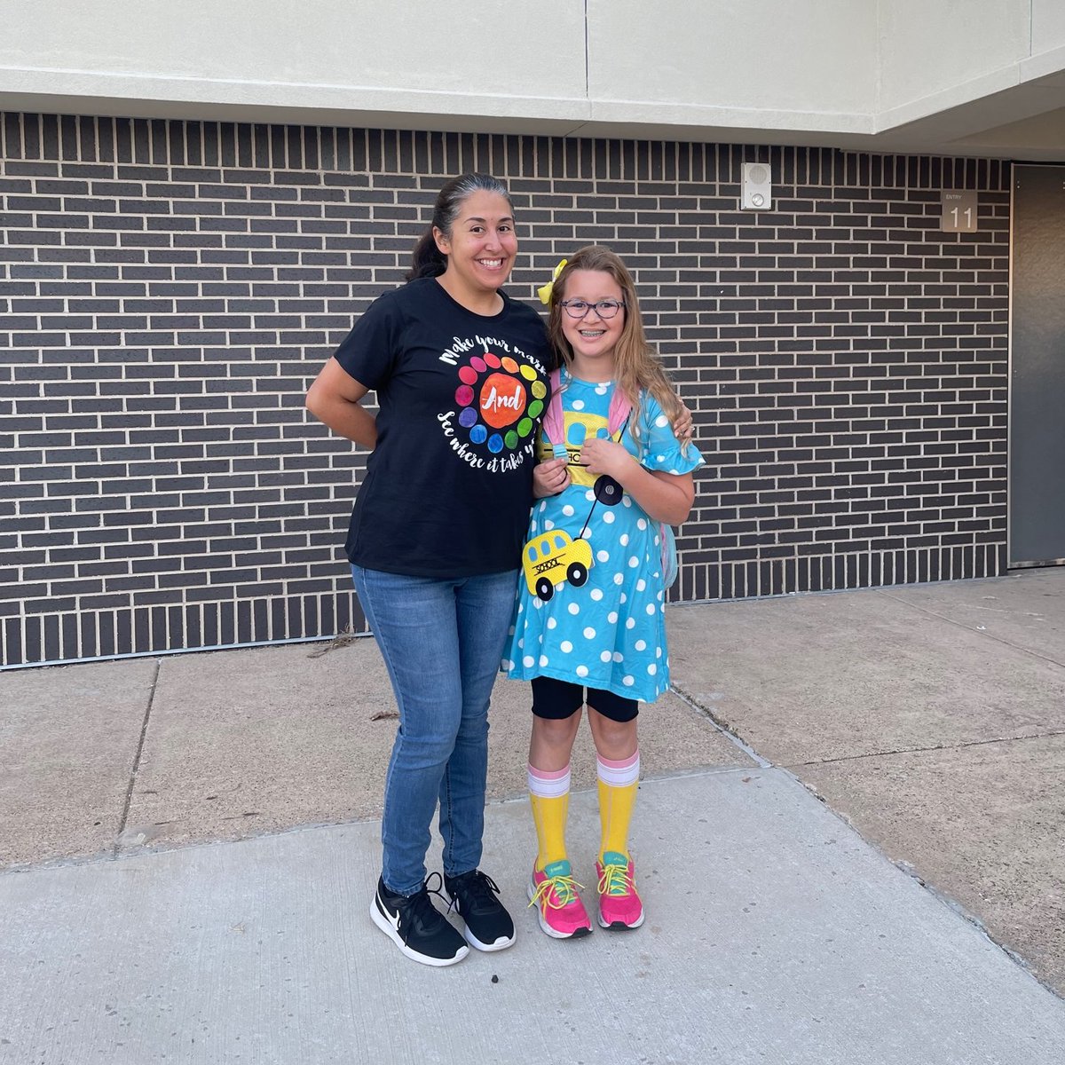 counselor927's tweet photo. Eagles are sporting dots today! Spot the Kindness!! #wearedegan #LISDBeKind #onelisd https://t.co/AnIZGpYZ6E