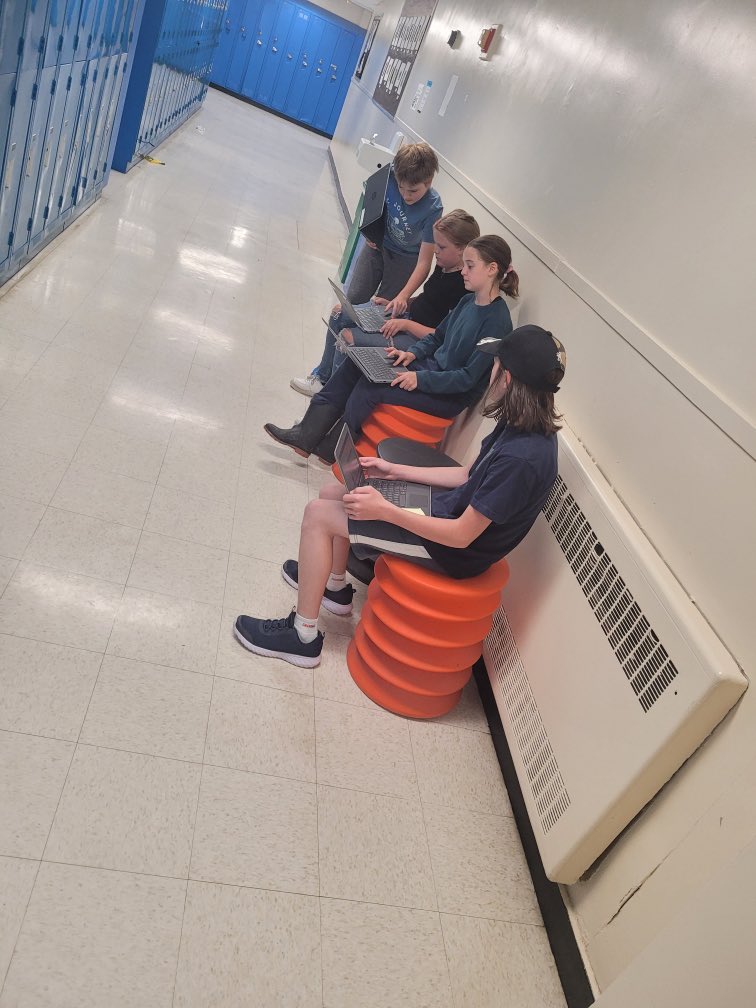 ssrsbngrhs's tweet image. Ms. Gates’ grade sevens are learning all about the different applications that their chrome books have with Ms. Crawford and Ms. Carrie @SSRCE_NS @assisttech1 @SSRCELiteracy