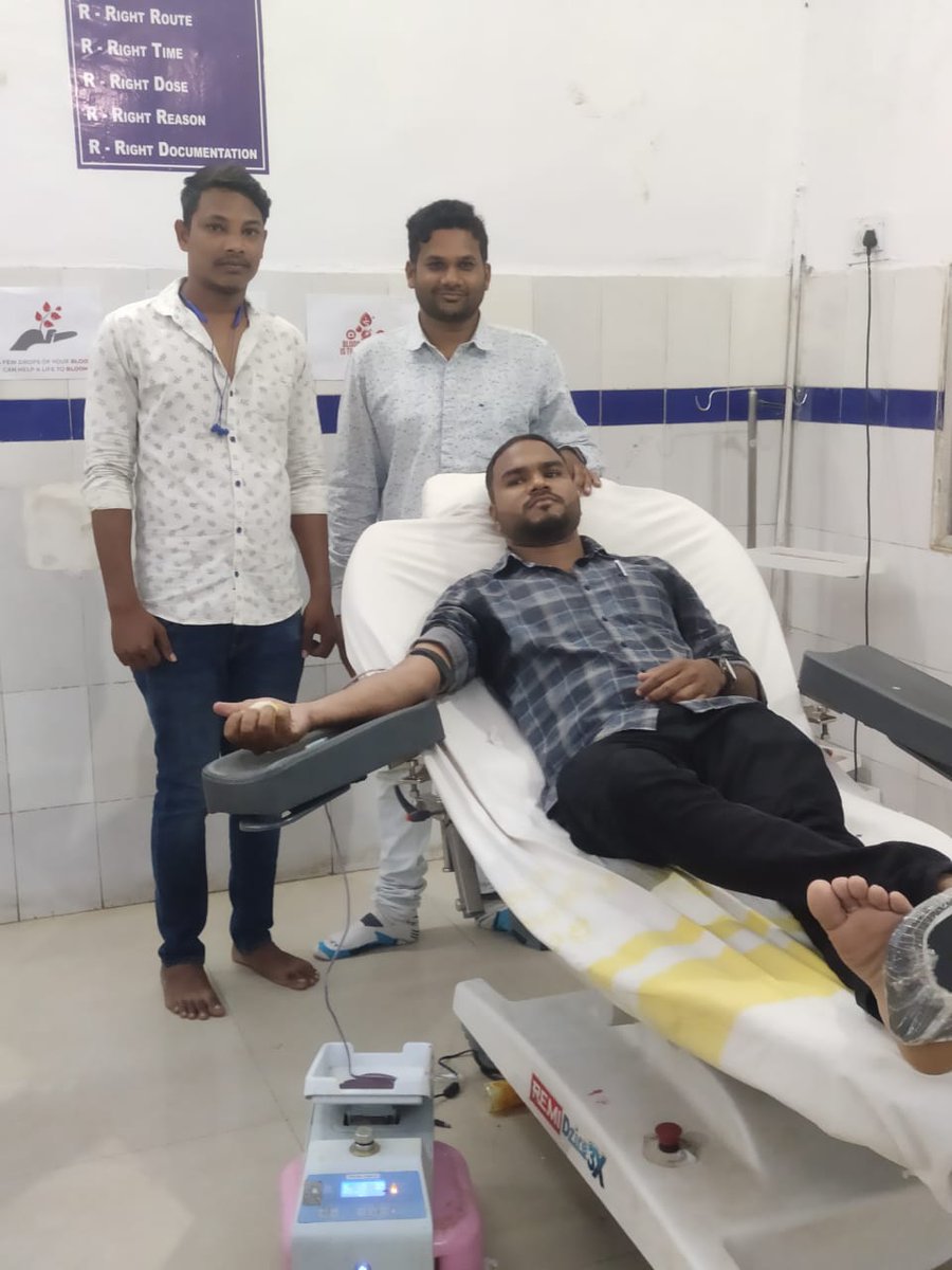 Ranjan143R's tweet photo. ଆଜି ଭବାନୀପାଟଣା ମୁଖ୍ୟ ଡାକ୍ତରଖାନାରେ ମ.ରାମପୁର ବ୍ଲକ ଅନ୍ତର୍ଗତ ବେଲଗାଁର କଳାକାଁହ୍ନୁ  ପରାଭୋଇ ଙ୍କୁ AB+Ve ରକ୍ତର ଆବଶକ୍ୟତା ଥିବା ବିଷୟରେ,@odishabcjd ର ରାଜ୍ୟ କାର୍ଯ୍ୟକାରୀ ସଭାପତି ଶ୍ରୀ @AbinashThkr ଜାଣିବାପରେ, https://t.co/CuoNRmJ1nX
